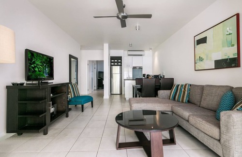 Palm Cove Apartment | Oceanview 2 Bedroom Apartment
