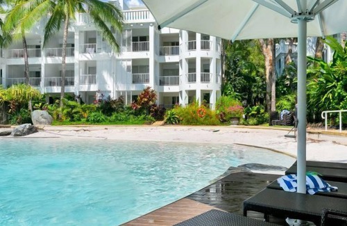 Palm Cove Apartment | Oceanview 2 Bedroom Apartment