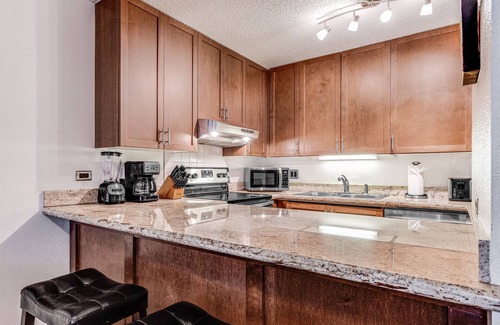 Kihei Condo | ! OCEANVIEW! 2Bdm Reno'd Top-Floor Kamaole Beach