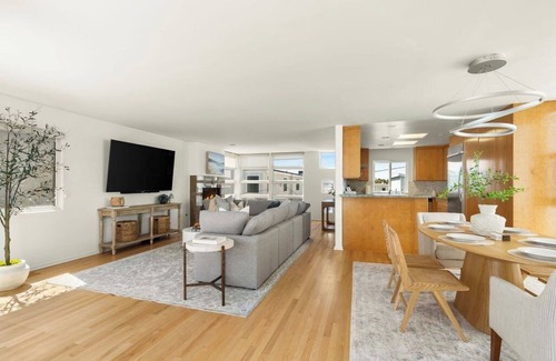 Gas Lamp Section House | Oceanview 3BR | Near Beach | Parking