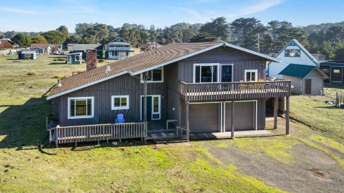 Fort Bragg Villa | Oceanview 5 bedroom hot tub, firepit & dog run