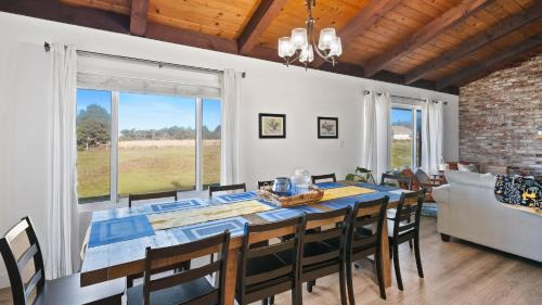 Fort Bragg Villa | Oceanview 5 bedroom hot tub, firepit & dog run