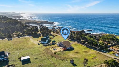 Fort Bragg Villa | Oceanview 5 bedroom hot tub, firepit & dog run