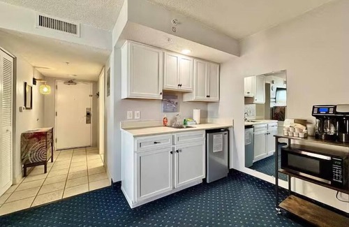 Crescent Beach Condo | Oceanview Bliss-Coastal Studio Escape