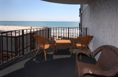 Crescent Beach Condo | Oceanview & Boulevard view condo rental w/pool, hot tubs, and balcony in North Myrtle Beach