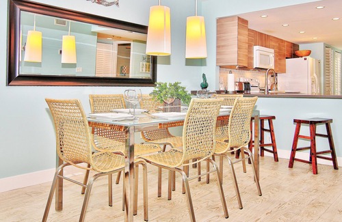 Indian Rocks Beach Condo | Oceanview condo with pool, central AC, WiFi, washer/dryer - snowbirds welcome