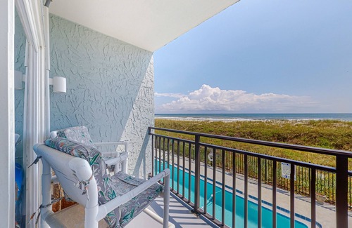 Jacksonville Beach Condo | Oceanview condo with pool, beach access, jetted tub, W/D, & AC