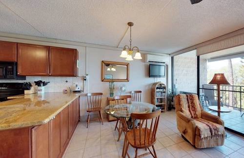 Kihei Condo | Oceanview condo with shared pool, tennis & beach across the street
