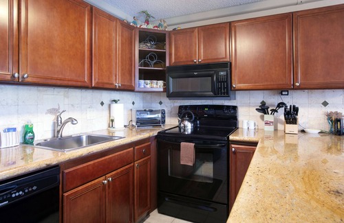 Kihei Condo | Oceanview condo with shared pool, tennis & beach across the street