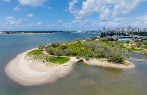Southport Apartment | Oceanview Escape 2BR in the Heart of the GC