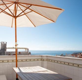 Sesimbra Apartment | Oceanview Hideaway - 2 Bedroom Apartment in Sesimbra