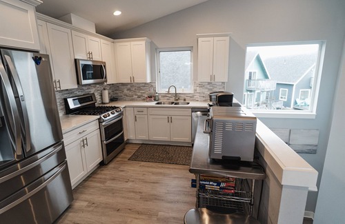 Ocean Shores House | Oceanview | Hot Tub, Game Den, Beach & PetsOK