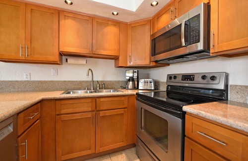 Honokowai Condo | Oceanview | King 1BR in Papakea Resort