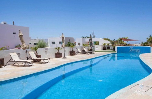 La Paz House | Oceanview Living Space & Balcony with FiberOptic WiFi!