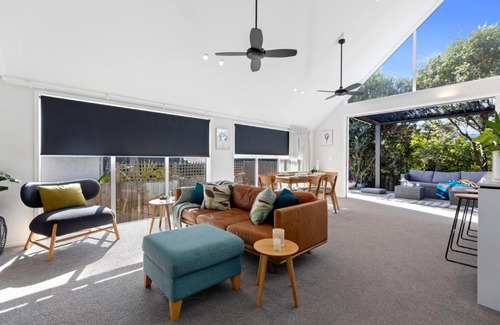 Mount Maunganui House | Oceanview Magic - Mount Maunganui Holiday Home