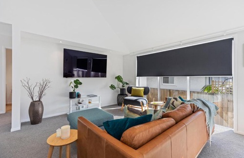Mount Maunganui House | Oceanview Magic - Mount Maunganui Holiday Home
