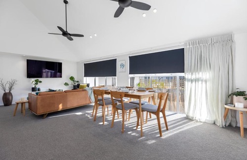 Mount Maunganui House | Oceanview Magic - Mount Maunganui Holiday Home