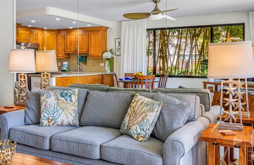 Honokowai Condo | OCEANVIEW - Papakea H107 AC, King Bed, Ground Corner Unit