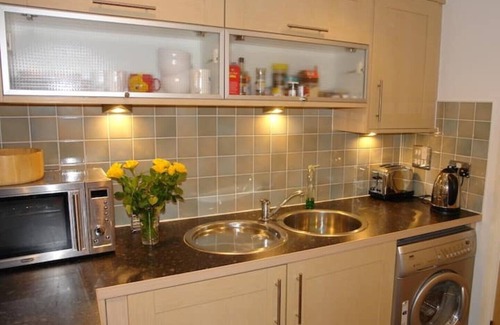 Eastbourne Apartment | Oceanview - Peaceful 2 Bed Seafront Apartment