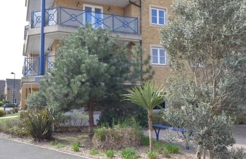 Eastbourne Apartment | Oceanview - Peaceful 2 Bed Seafront Apartment
