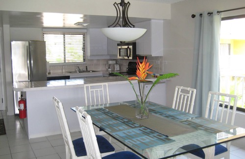 Seven Mile Beach Condo | Oceanview/Poolside Condo on Seven Mile Beach
