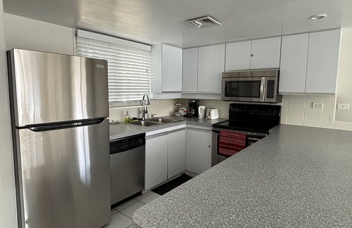 Seven Mile Beach Condo | Oceanview/Poolside Condo on Seven Mile Beach