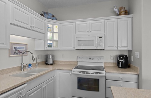 Emerald Isle Condo | Oceanview, poolside, 2BR/2B condo sleeps 6