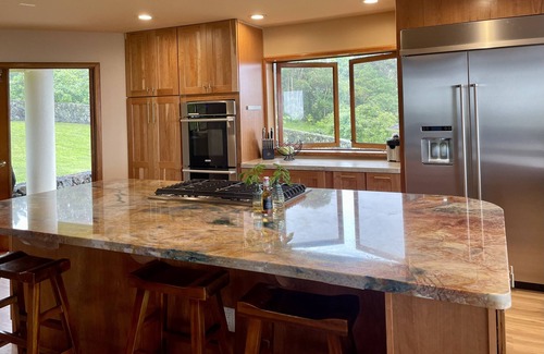 Captain Cook House | Oceanview, private pool, 5 acres of avocados! Gorgeous coffee district jewel!