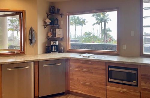Captain Cook House | Oceanview, private pool, 5 acres of avocados! Gorgeous coffee district jewel!