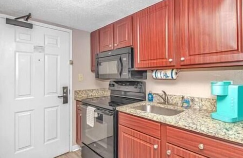 Myrtle Beach Apartment | Oceanview Retreat | Pet-Friendly | 2 Balconies