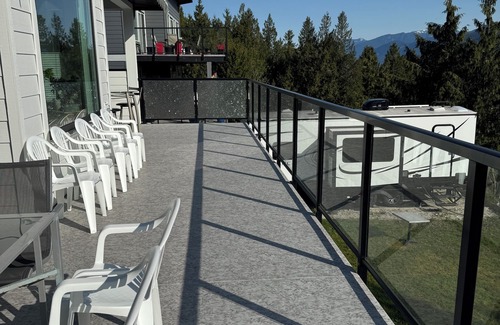 West Porpoise Bay House | Oceanview short term rental at lookout Avenue.