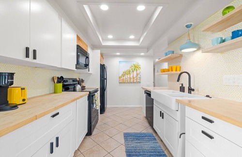 Solana Beach Condo | Oceanview Solana Beach Getaway with Pool & Hot Tub