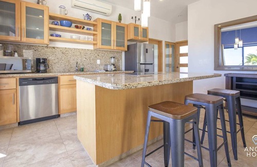 La Ventana Condo | Oceanview Stay, Satellite Internet, Steps to Beach