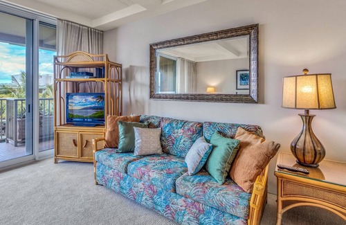 Kaanapali Condo | OCEANVIEW Studio Condo Located Directly On Kaanapali Beach! WHALER 616