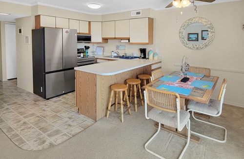 Midtown Ocean City Condo | Oceanview Top Floor Condo - Steps to the Beach! Fantastic midtown location, walk to Seacrets and some of the best places in town! Salty Sands #404