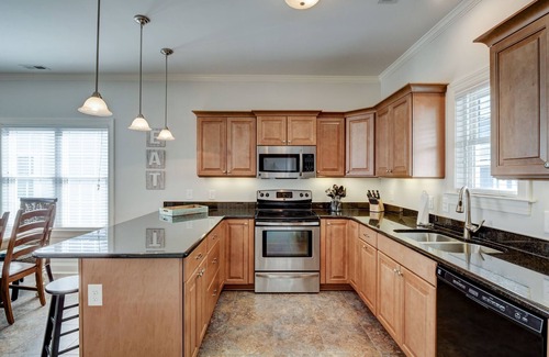 Surf City House | OCEANVIEW - WALK TO TOWN TO AVOID THE TRAFFIC, HOT TUB & HEATED POOL