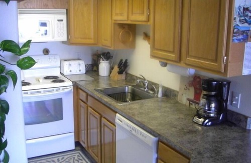 Depoe Bay Apartment | OceanViewCityCenterWiFiCoveredPatioNoTaxWith30-dayStay.