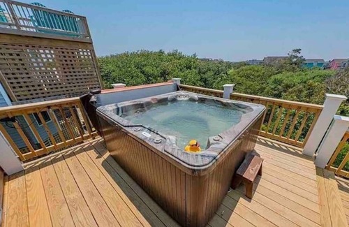 Ocean Sands House | OceanViews, 7 Bedroom ~ HotTub, Oceanside quiet neighborhood with community pool