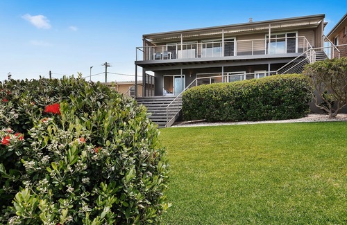 Gerroa House | OCEANZEDGE - Ultimate Oceanfront - Cosy fireplace - Pay 2 nights, stay 3