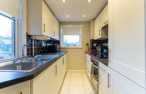 Tillicoultry Apartment | Ochil View - an apartment that sleeps 4 guests in 2 bedrooms