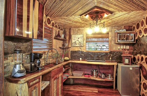 Tamarindo House | Ocho Artisan Bungalow in Playa Tamarindo - we are located right on the beach