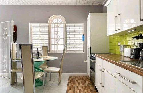 Ocho Rios Apartment | Ocho Rios Luxury 1 Bed Modern Appartment With Wifi/Pool/AC