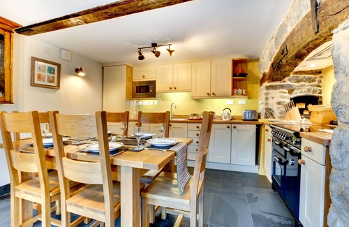 Machynlleth House | Ochr y Rhiw - Three Bedroom House, Sleeps 6