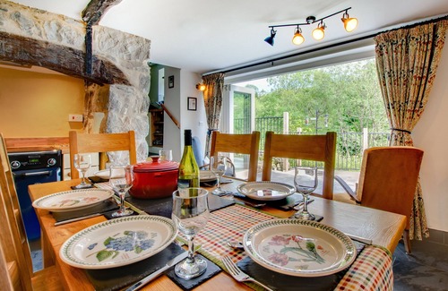 Machynlleth House | Ochr y Rhiw - Three Bedroom House, Sleeps 6