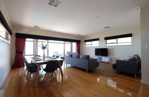 Moana House | Ochre Point Beach House on Moana Seafront