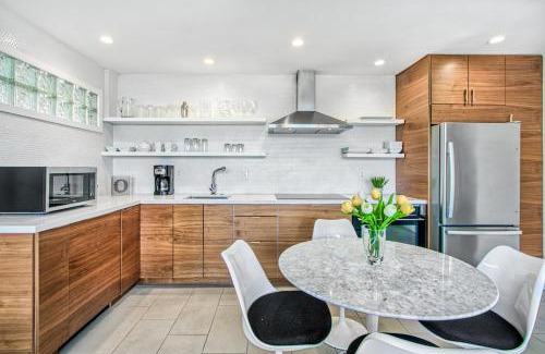 Twin Palms House | Ocotillo Art Lounge - 1BR Posh Condo in South PS