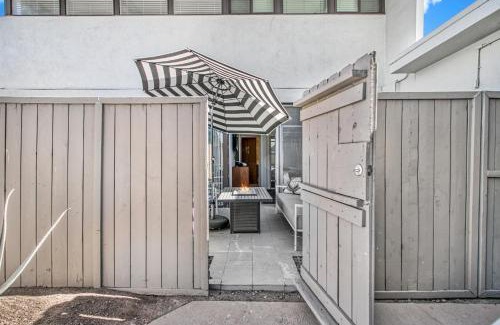 Twin Palms House | Ocotillo Art Lounge - 1BR Posh Condo in South PS