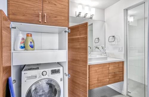Twin Palms House | Ocotillo Art Lounge - 1BR Posh Condo in South PS