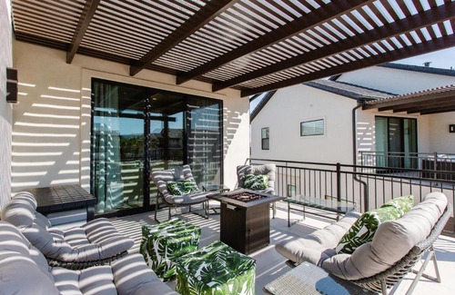 Santa Clara House | Ocotillo Springs 21 Sleeps 22 guests, Fire pit, Community Pool and Hot Tub