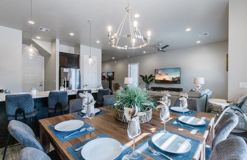 Santa Clara House | Ocotillo Springs 21 Sleeps 22 guests, Fire pit, Community Pool and Hot Tub